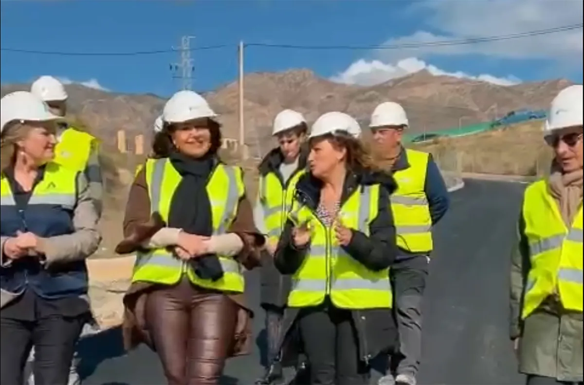 Visita a Molvízar de Carmen Crespo y Celia Santiago