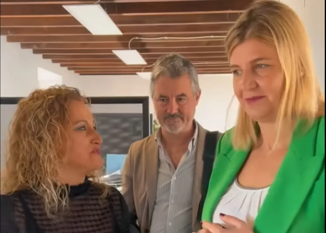 Visita de la Delegada de Justicia, Administración Local y Función Pública de la Junta de Andalucía por Granada Inmaculada Hernández y el Jefe de Servicio y Administración Local José Luís García